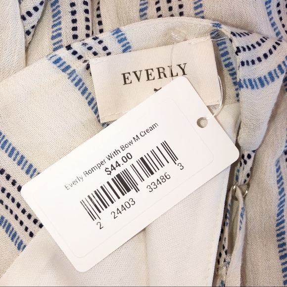 Everly NWT medium cream ruffle bow detail romper - Picture 3 of 6